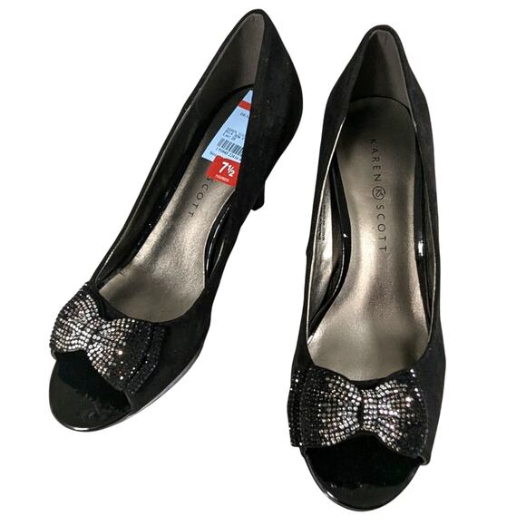 NWT! KAREN SCOTT! "BELLA" BLACK OPEN TOE W/SILVER & BLACK BOW TIE HEELS! SZ 7.5M - Picture 1 of 10